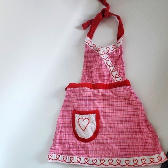Toddler Valentines day apron - Picture 2 of 5